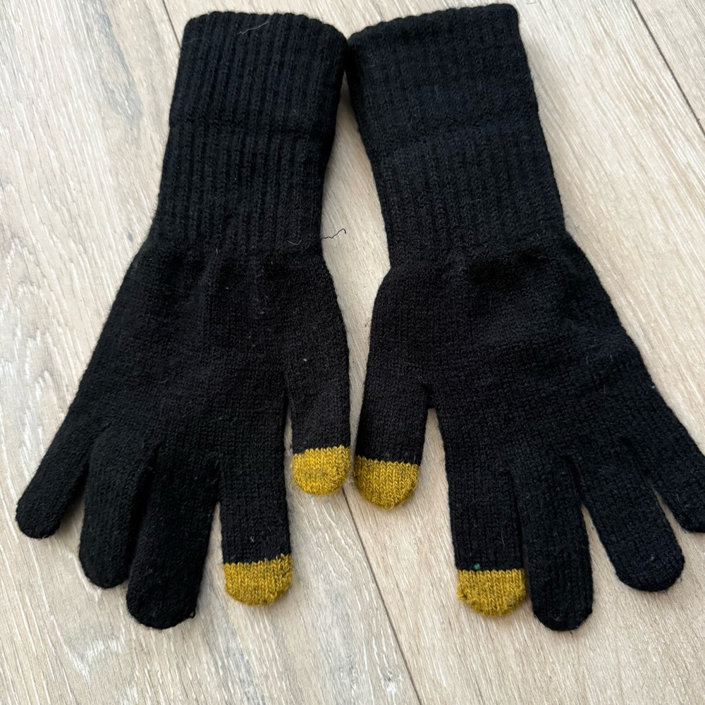 Black and Gold Knitted Gloves Harry Potter - Picture 2 of 2